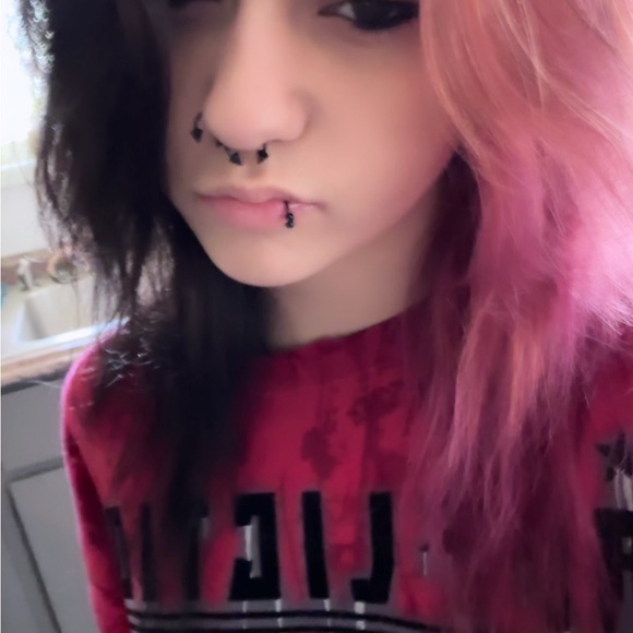 Meet your Posher, Emily - Picture 5 of 7